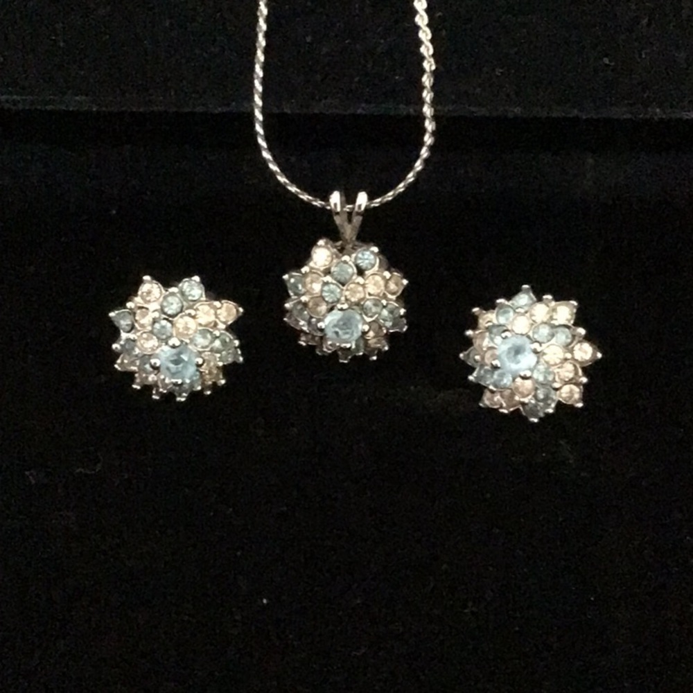 🌼Vintage🌼 costume silver tone CZ pendent and earring set